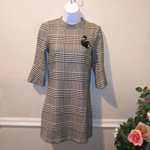 H&M Retro Style Black & White Houndstooth Sequinned Swan Brooch Sheath Dress - Picture 12 of 12